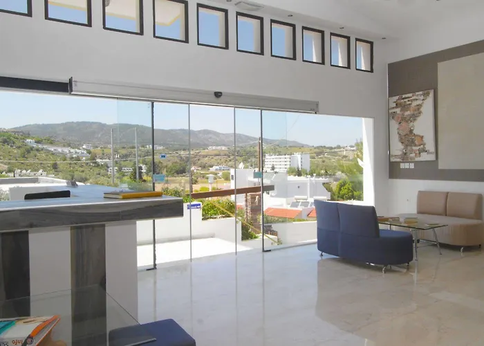 Lindian Jewel And 3*