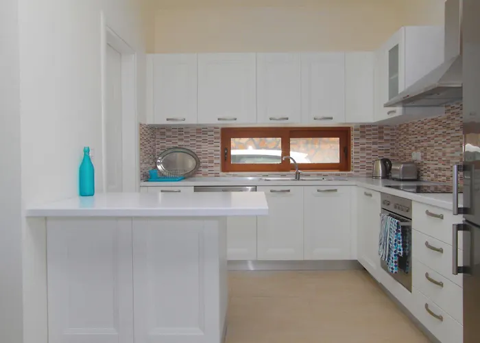 Lindian Jewel And Hotel 3*